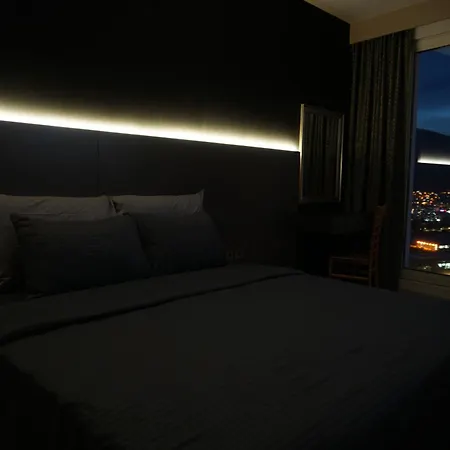 Royal Kate Included 32nd Floor