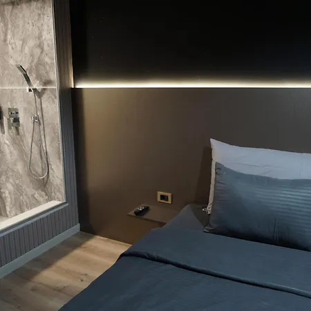 Royal Kate Included 32nd Floor