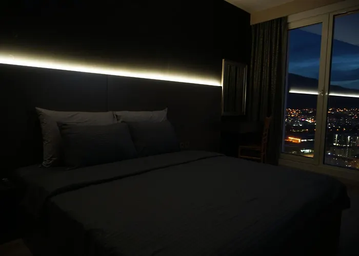 Royal Kate Included 32nd Floor